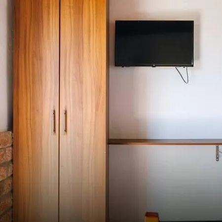 Apartment 2nd Floor & Rooftop 5 *