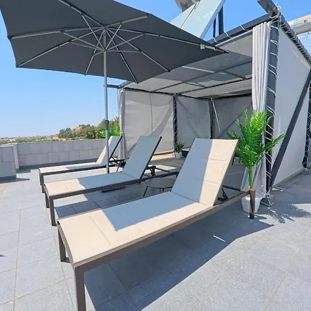 2nd Floor & Rooftop 5 * 플로지타