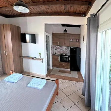 Apartment 2nd Floor & Rooftop 5 *